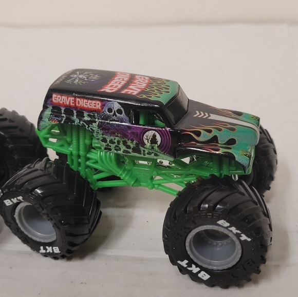 Lot of 6 Monster Jam trucks - Picture 5 of 6